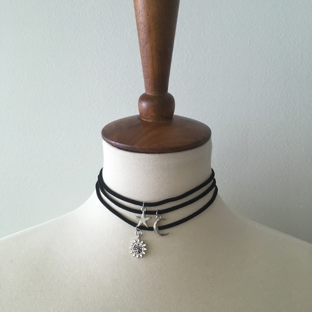 Choker set.